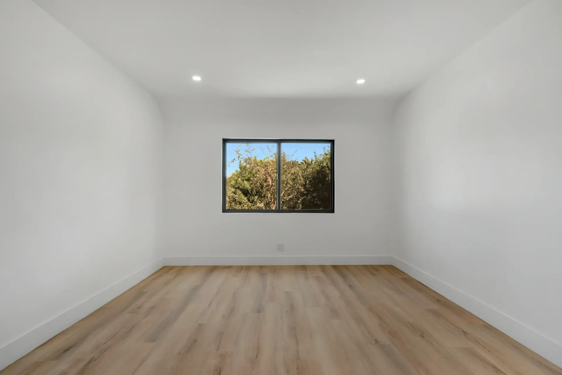 1145 S Longwood Ave Mid-Wilshire — Bedroom: Bright bedroom with large window and beautiful hardwood flooring