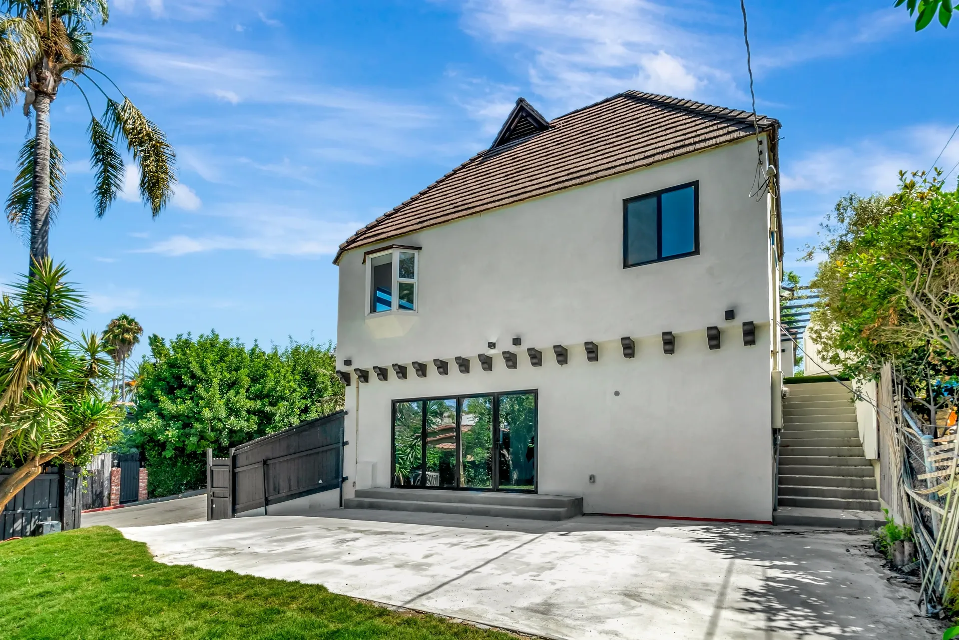 1145 S Longwood Ave Mid-Wilshire — Exterior: Rear patio with stairs and outdoor seating area