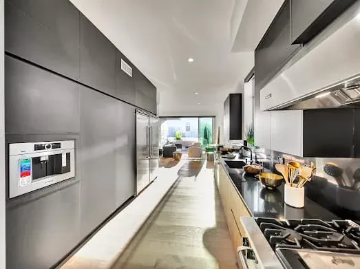 124 S Croft Ave — Kitchen: Modern chef's kitchen with sleek black countertops and premium appliances