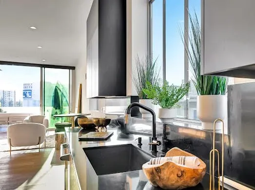 124 S Croft Ave — Kitchen: Kitchen island with black countertops, sink, and city views
